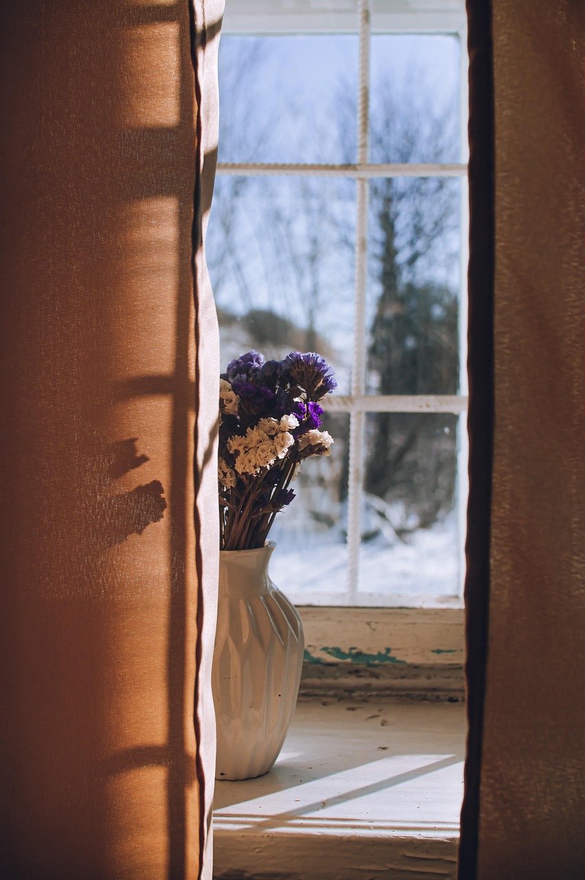 Seasonal Tied Bouquet & Glass Vase